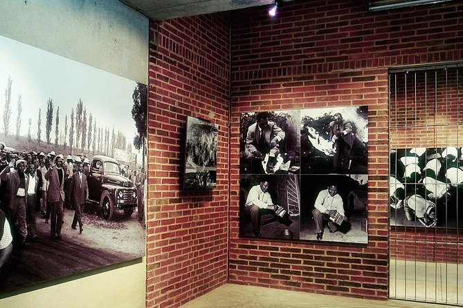 Full-Day Soweto, Apartheid Museum and Lunch Tour - Remembering 16 June at the Hector Pieterson Museum