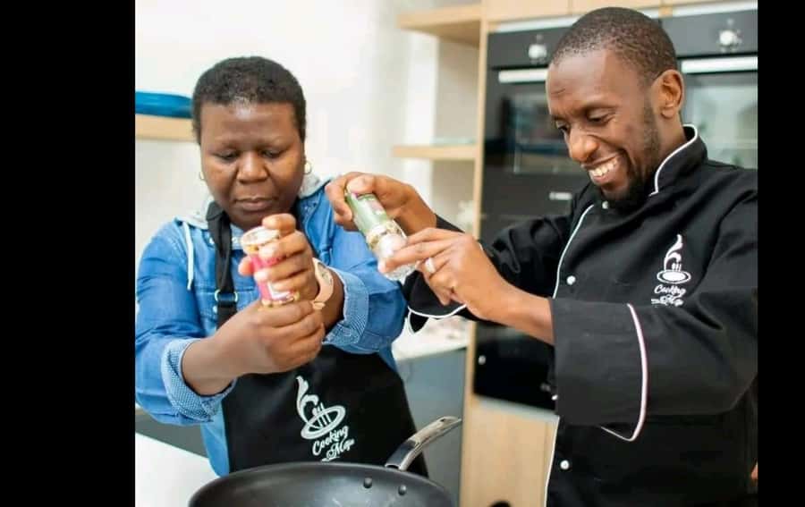 GQ: City Walking Tour & African Cuisine Cooking Class - Why the guide makes the difference