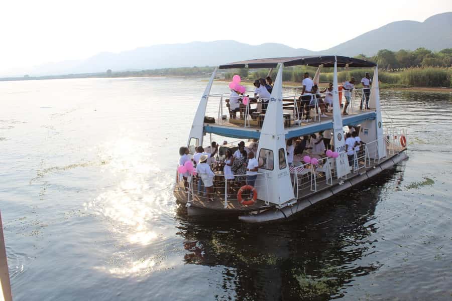 Hartbeespoort Dam: 1 Hour Standard Scenic Boat Cruise - Following the route from Kommando Nek to the dam wall
