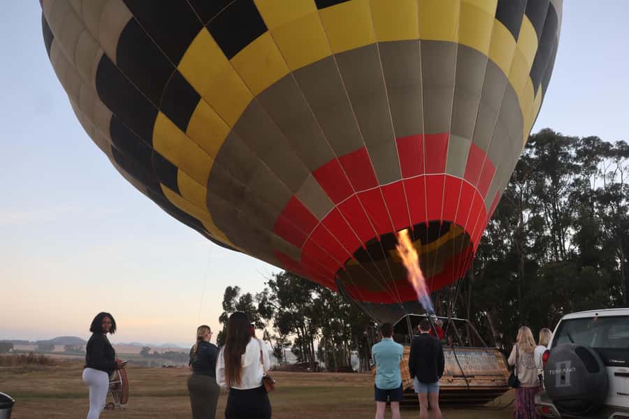 Hot air Balloon and Cape Winelands Private guided tour - Who should book this experience?