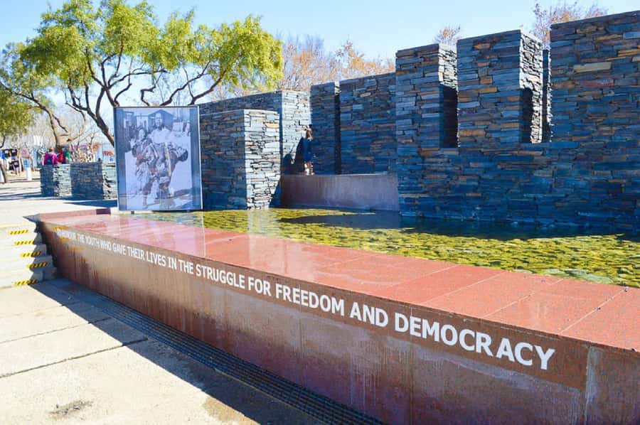 Johannesburg and Soweto: Half-Day Tour - Crossing into Soweto