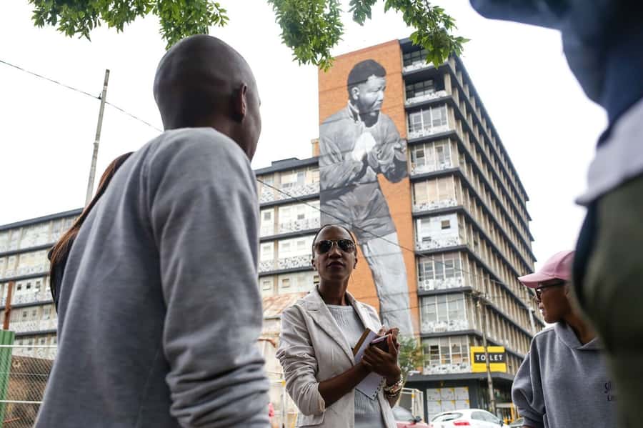 Johannesburg: City of Gold Walking Tour - Kwa Mai-Mai Market and useful souvenirs