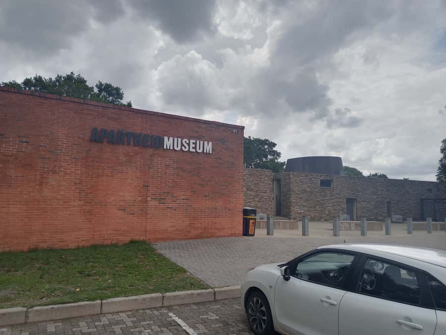 Johannesburg: Private Guided City Tour with Apartheid Museum - Chancellor House and the Mandela and Tambo office