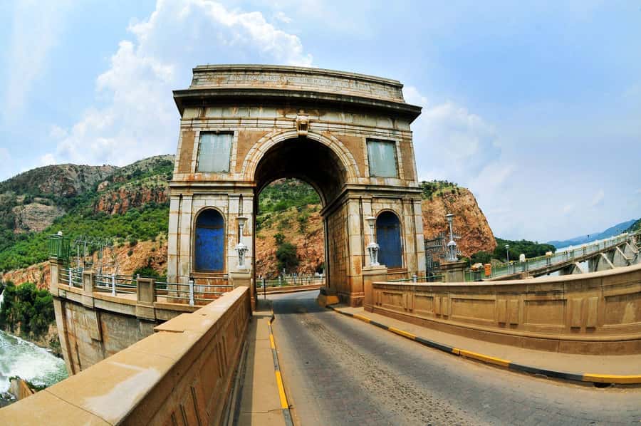 Johannesburg: Private Walking Tour with a Local - Soweto, Mandela House, and the city’s difficult past