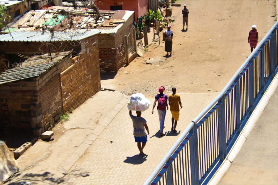Johannesburg: Soweto Apartheid & Township Tour with Lunch - A traditional lunch in Vilakazi
