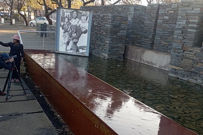 Johannesburg Soweto Highlights Tour - Mandela House and the limits of a short visit