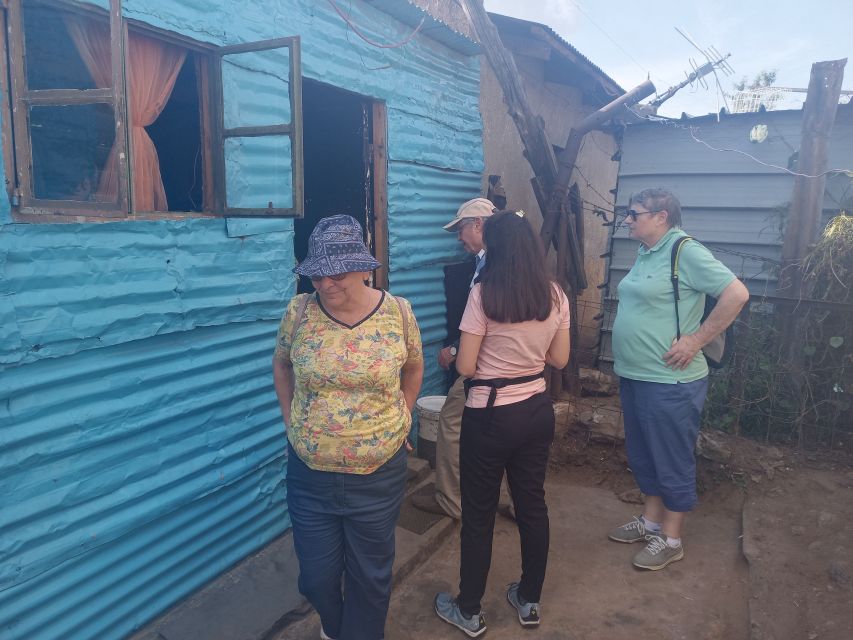 Johannesburg: Soweto History Tour with Hotel Pickup - Lunch at Samkuzi or Chap Pozi