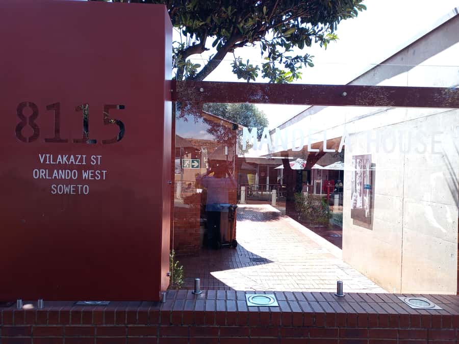 Johannesburg: Soweto History Tour with Hotel Pickup - Starting at FNB Stadium