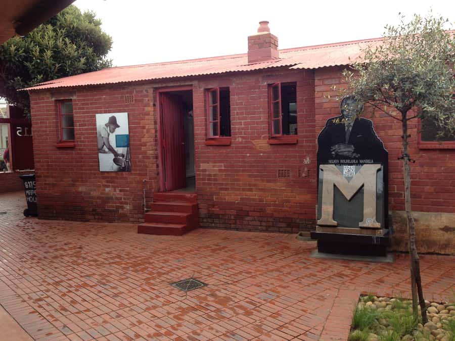 Johannesburg: Soweto Tour with Lunch - Lunch at a Soweto restaurant