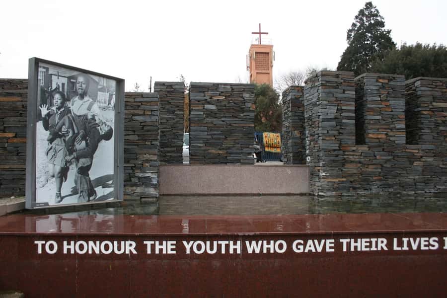 Johannesburg: Soweto Tour with Lunch - Diepkloof market stalls and the everyday township