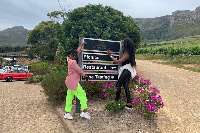 Kirstenbosch Botanical Gardens and Constantia Wine Tasting Tour. - Is This a Guided Tour or a Scenic Transfer?