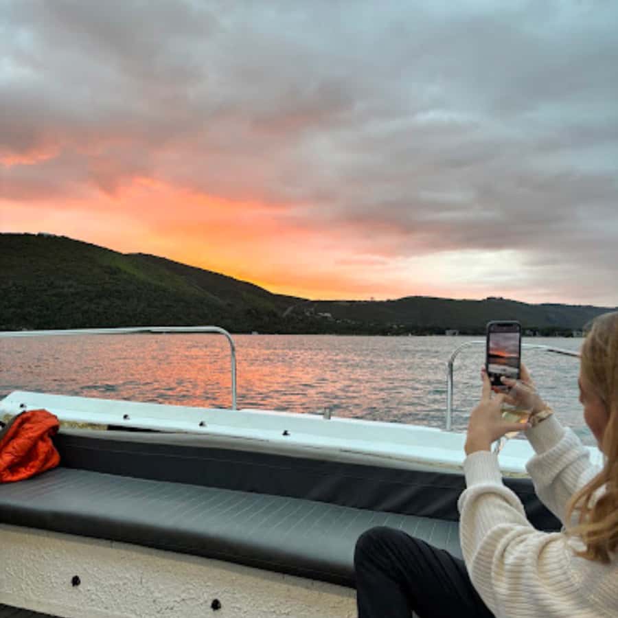 Knysna: Wine & Oyster Luxury Lounger Sunset Cruise - Meeting at Thesen Island