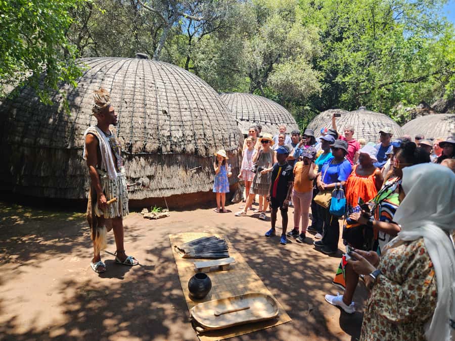 Lesedi Cultural Village, Sterkfontein Caves or Maropeng Mus - Shopping for locally made crafts
