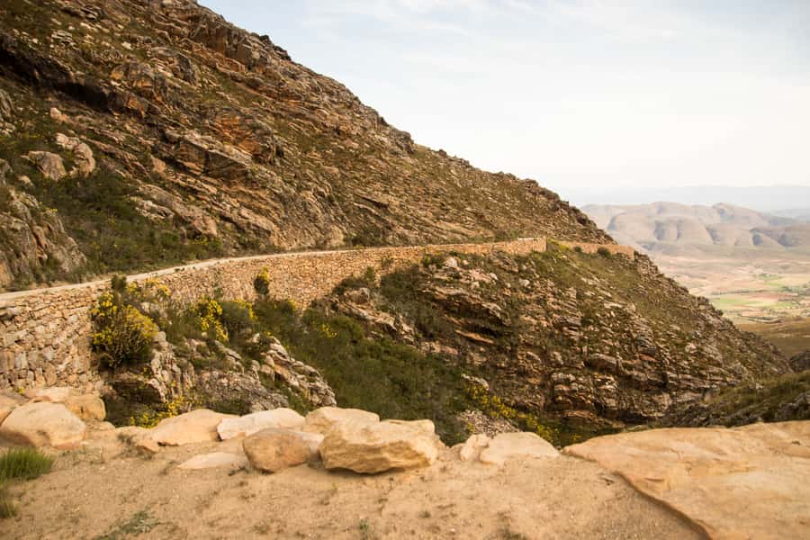 Oudtshoorn: Half-Day Swartberg Pass Private Guided Tour - Walking among 300-million-year-old sandstone