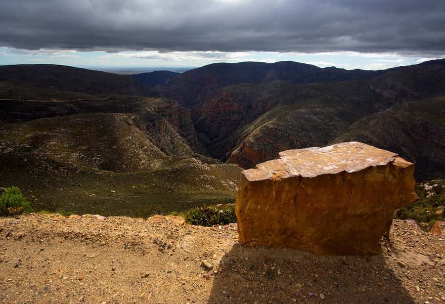 Oudtshoorn: Swartberg Mountain Pass Tour with Country Lunch - Languages, timing, and what to bring