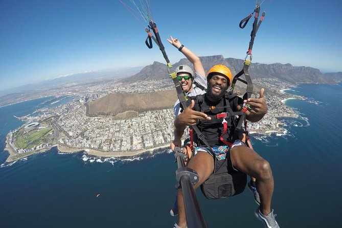 Paragliding in Cape Town - Flying from Signal Hill above Cape Town