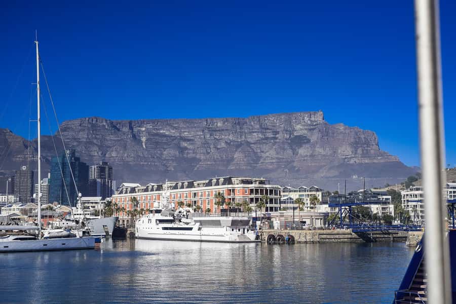 Pre-Booked: Robben Island, Bo-kaap & Table Mountain Tour - Lunch at Seven Colours Eatery