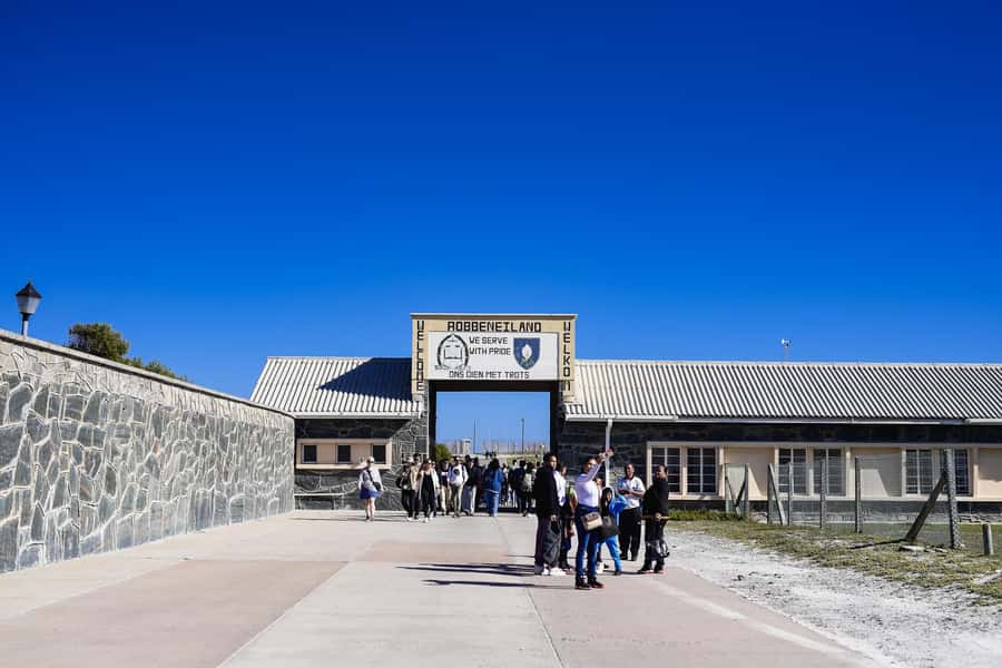 Pre-Booked: Robben Island, Bo-kaap & Table Mountain Tour - Crossing Table Bay to Robben Island