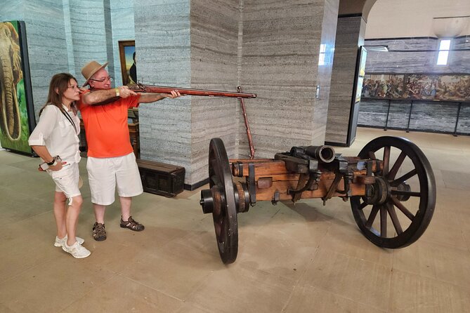 Pretoria Tour - Voortrekker Monument, Union Buildings, Pretoria - The Union Buildings and Mandela’s statue