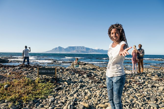 Private 2-Day Cape Town Highlights: Robben Island,Table Mountain Tickets & Wine - Penguins, Just Nuisance, and the Cape Peninsula