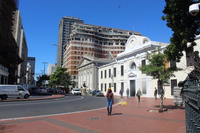 Private City Tour Table Mountain + Cable Car Ticket Camps Bay H/D - Company’s Gardens, a quiet pause in the city