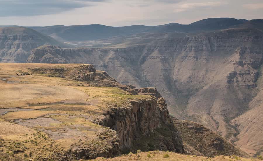 Private Sani Pass Classic Tour: High value for money - The climb through the Drakensberg bends