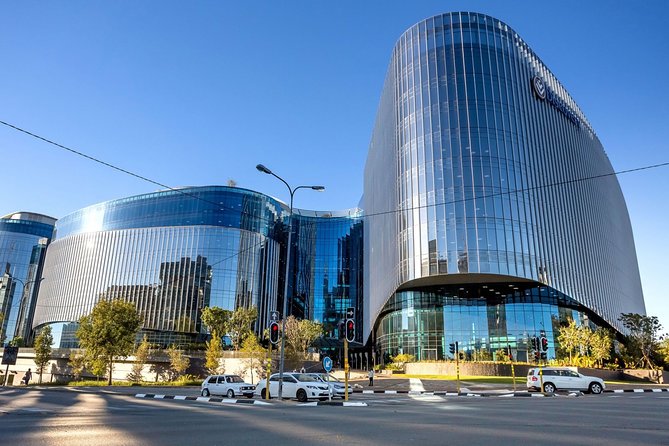 Private Transfer: Tambo Airport JNB to Johannesburg in Luxury Van - Luggage help and the first few minutes