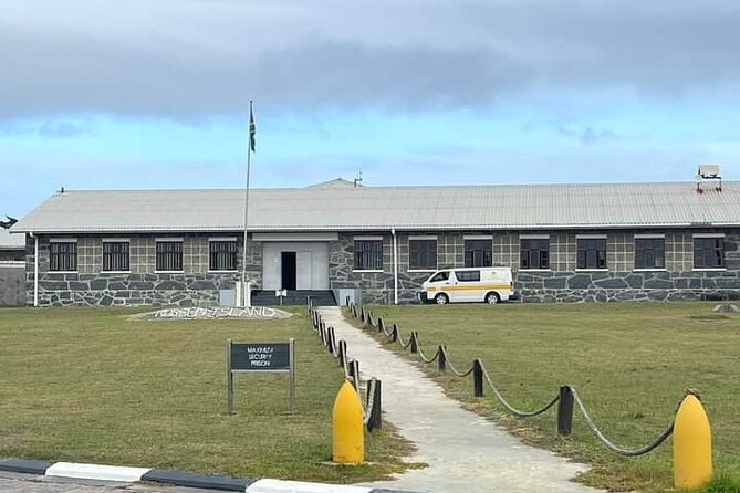 Robben Island, Table Mountain and kirstenbosch from Cape Town - Why Robben Island sets the tone for the day