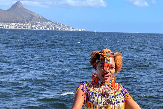 Robben Island & Table Mountain Pre Booked Tickets With Hotel Pick Up & Drop Off - The guides shape the Cape Town portion