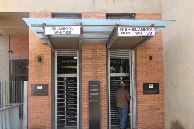 Soweto and Johannesburg & Apartheid Museum - Vilakazi Street and Mandela House
