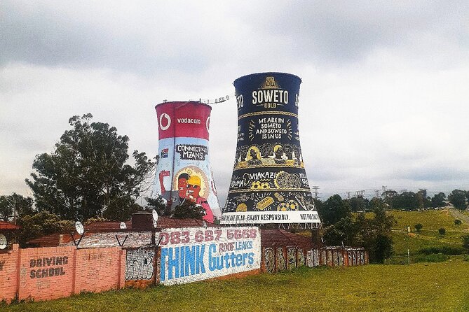 Soweto & Apartheid Museum Guided Tour - Seeing Soweto from upper-income streets to hostel areas