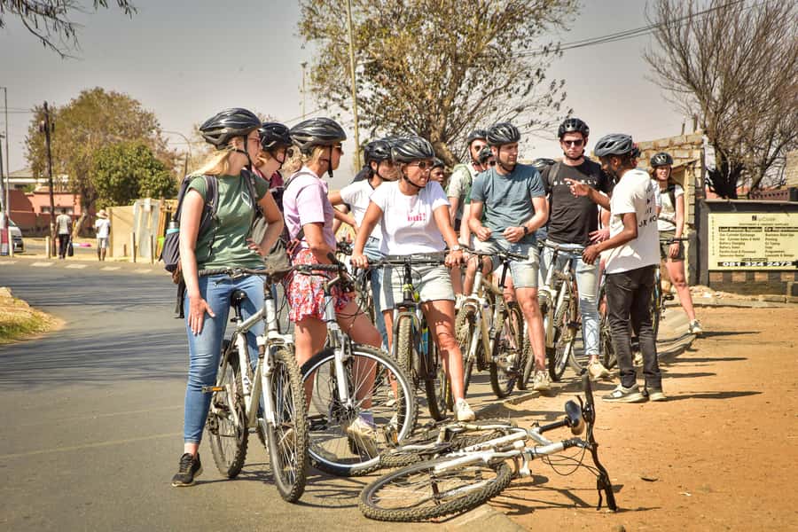 Soweto Food & Beer Bike Tour - The final photo stop and ride back