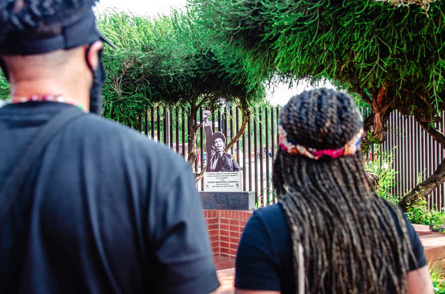 Soweto: Walking Tour with a Local Guide and Lunch - Lunch on Vilakazi Street