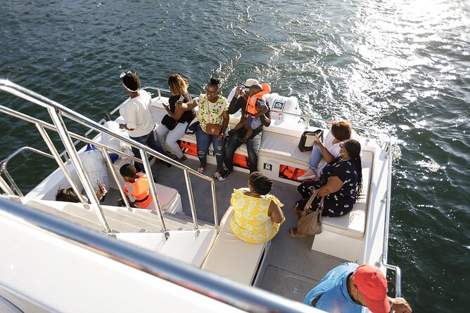 Sunset Boat Cruise Cape Town - Music and the social mood onboard