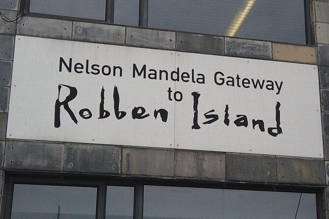 Table Mountain and Robben Island Tour - Going up Table Mountain by cable car