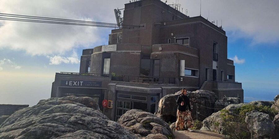 Table Mountain Cable Car Ticket with Transfer - Food, drinks, and souvenirs at 1,067 meters