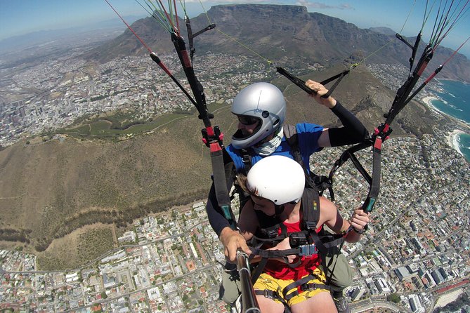 Tandem Paragliding Cape Town Experience TABLE MOUNTAIN PARAGLIDE - Sea Point is the payoff at the end