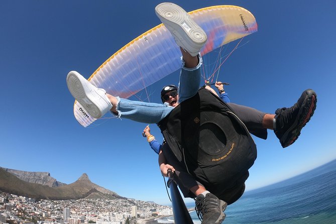 Tandem Paragliding in Cape Town - Landing and returning to the meeting point