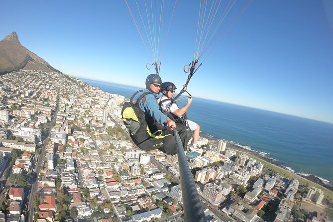 Tandem Paragliding in Cape Town with views of Table Mountain - Riding the ridge lift over Signal Hill
