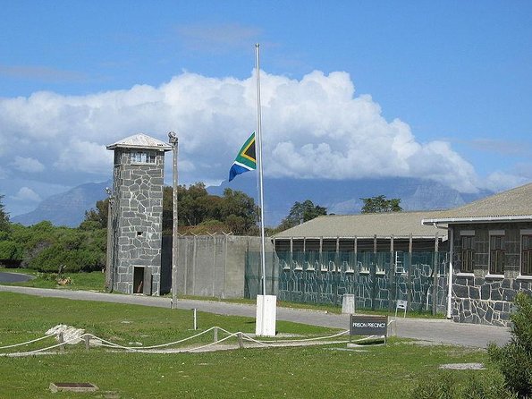 Township Tour District 6 Museum Robben Island drop off at hotel - Why this Cape Town history tour matters