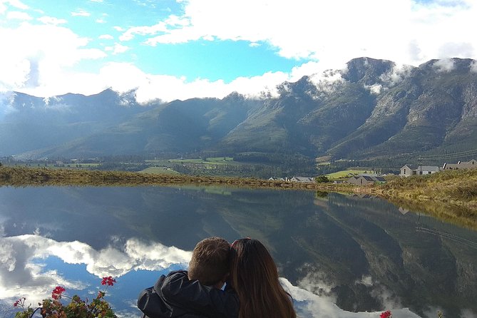 Wine Tour to Stellenbosch & Franschhoek with Tastings & Lunch - What the $101.80 price really covers